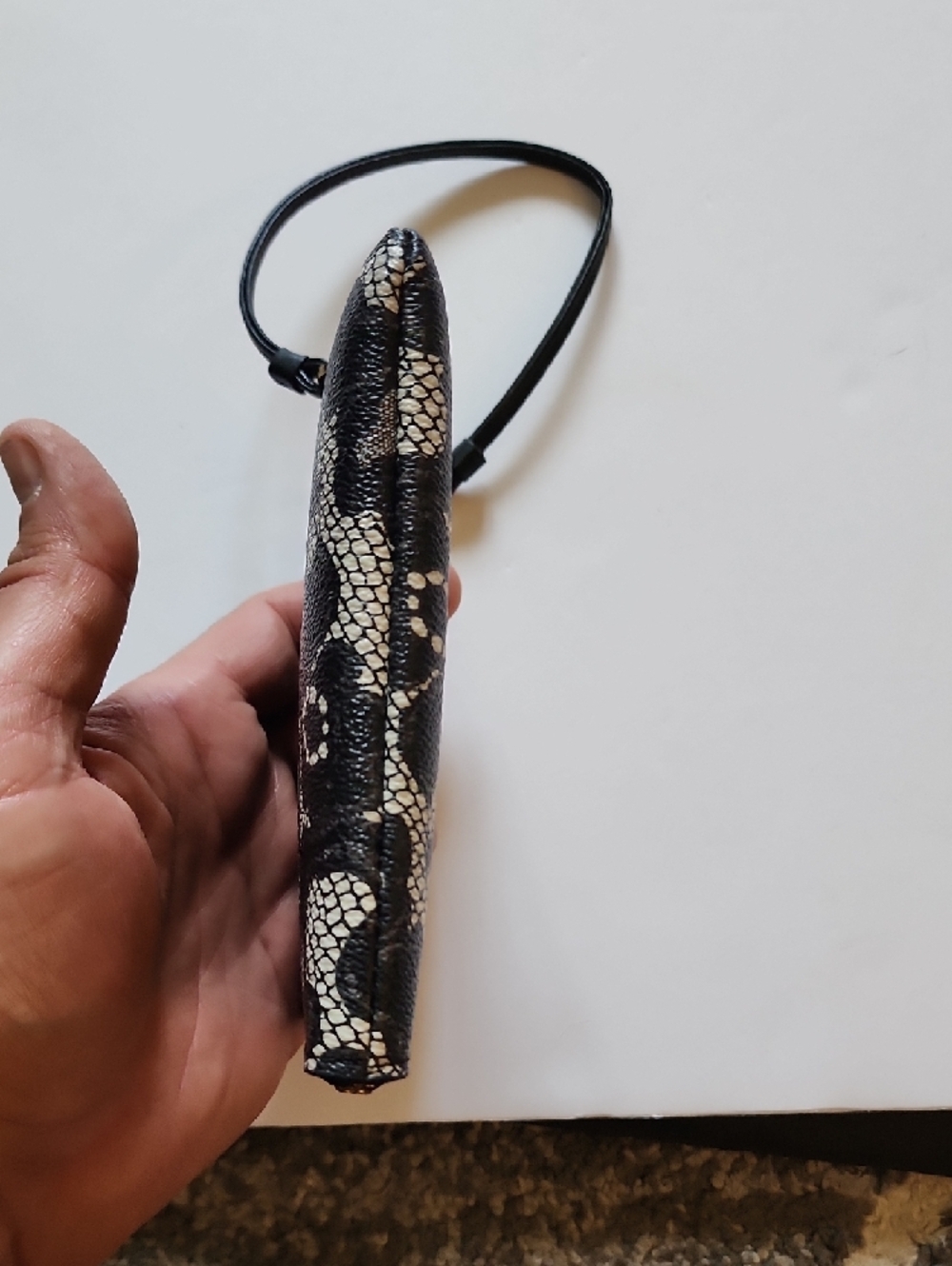 Tory Burch Robinson Ferrara  Lace Zip-Around  Wristlet.  6×4 - Picture 11 of 13